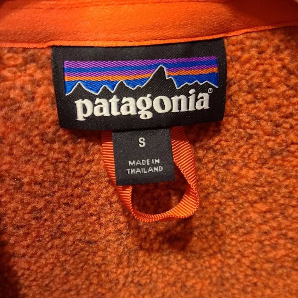 Patagonia Small Women's Better Sweater 1/4 Zip in Tomato - Picture 3 of 4